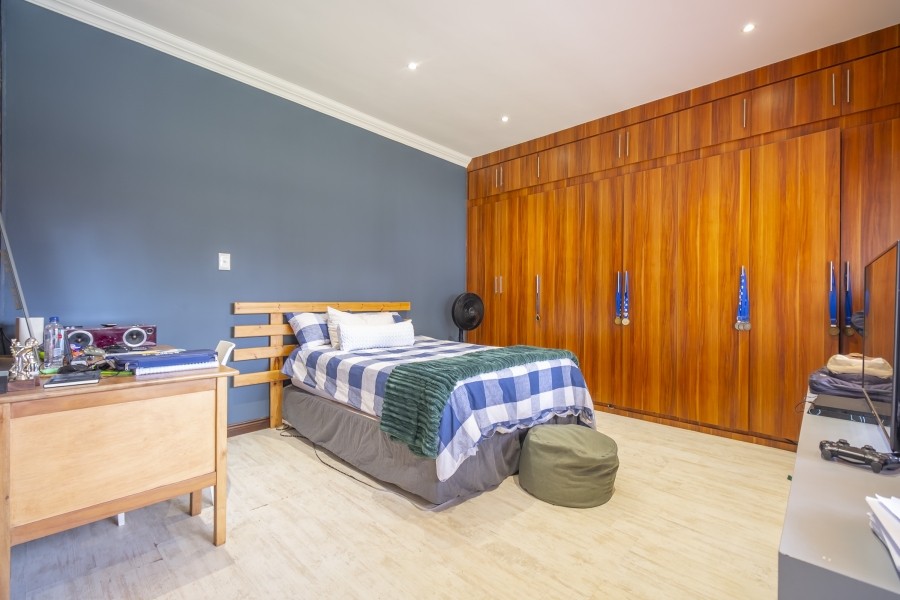 6 Bedroom Property for Sale in Weltevreden Park Gauteng