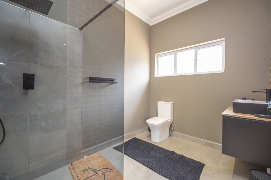 6 Bedroom Property for Sale in Weltevreden Park Gauteng