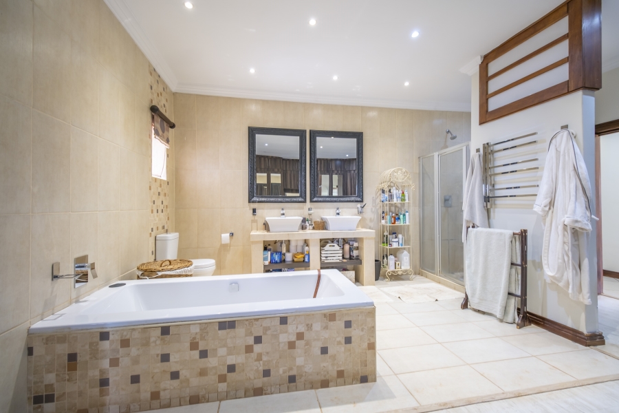 6 Bedroom Property for Sale in Weltevreden Park Gauteng