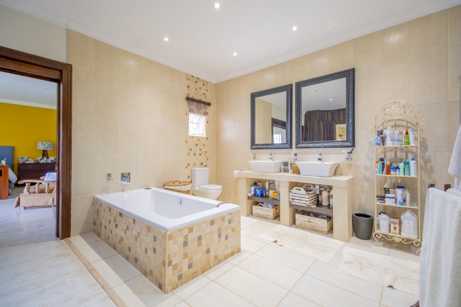 6 Bedroom Property for Sale in Weltevreden Park Gauteng