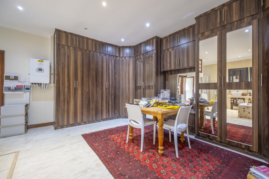 6 Bedroom Property for Sale in Weltevreden Park Gauteng