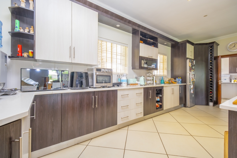 6 Bedroom Property for Sale in Weltevreden Park Gauteng