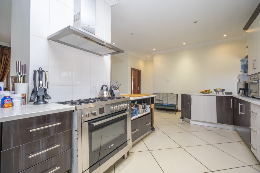 6 Bedroom Property for Sale in Weltevreden Park Gauteng