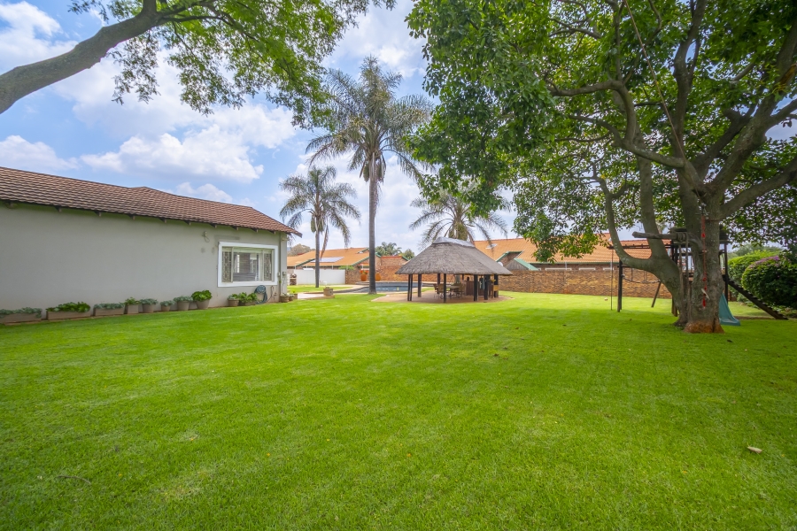 6 Bedroom Property for Sale in Weltevreden Park Gauteng