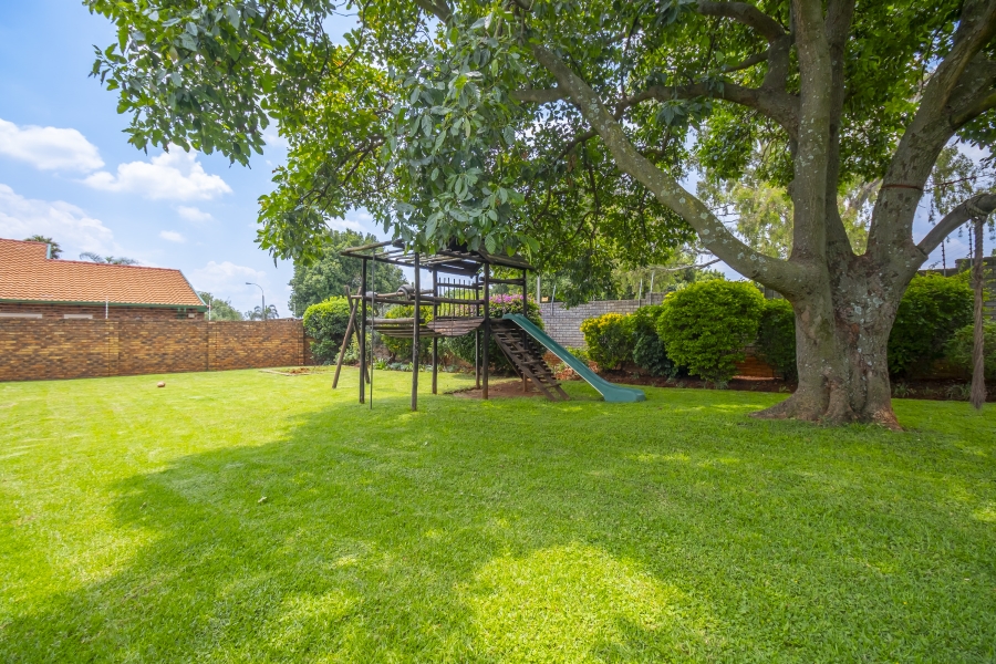 6 Bedroom Property for Sale in Weltevreden Park Gauteng