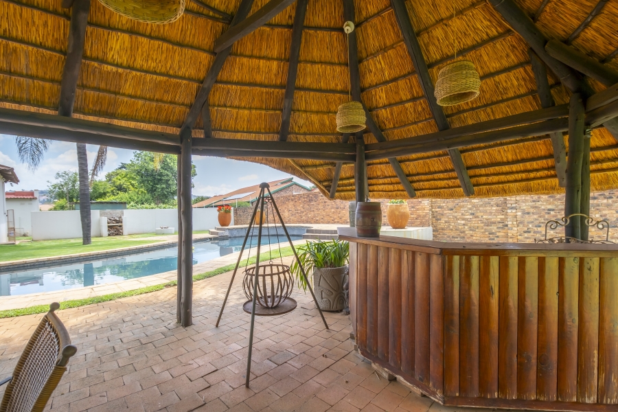 6 Bedroom Property for Sale in Weltevreden Park Gauteng