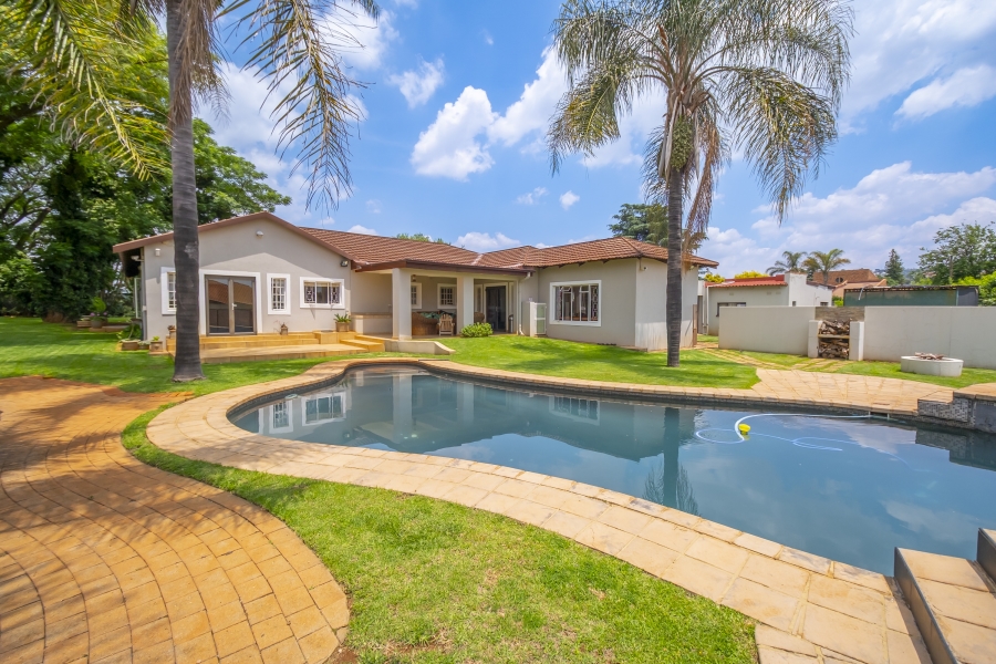 6 Bedroom Property for Sale in Weltevreden Park Gauteng