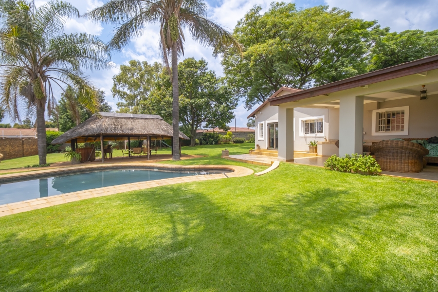 6 Bedroom Property for Sale in Weltevreden Park Gauteng