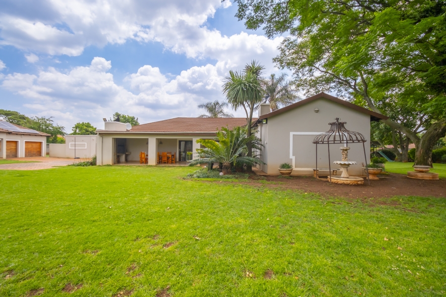 6 Bedroom Property for Sale in Weltevreden Park Gauteng