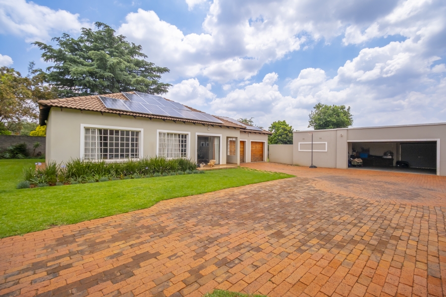 6 Bedroom Property for Sale in Weltevreden Park Gauteng