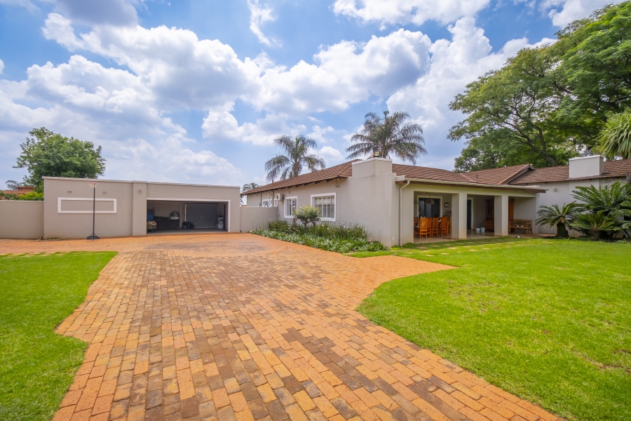 6 Bedroom Property for Sale in Weltevreden Park Gauteng
