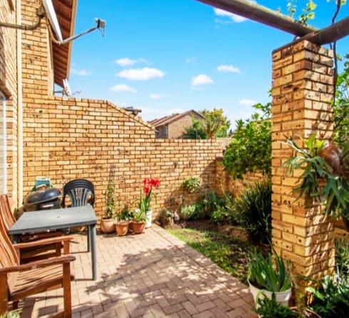 2 Bedroom Property for Sale in Sundowner Gauteng