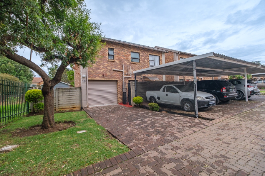 3 Bedroom Property for Sale in Wilgeheuwel Gauteng