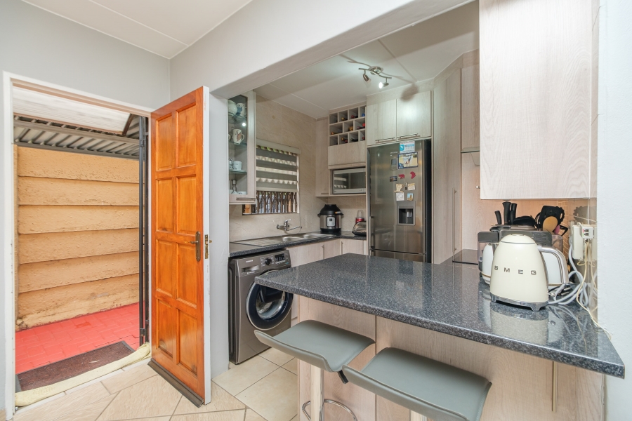 3 Bedroom Property for Sale in Wilgeheuwel Gauteng