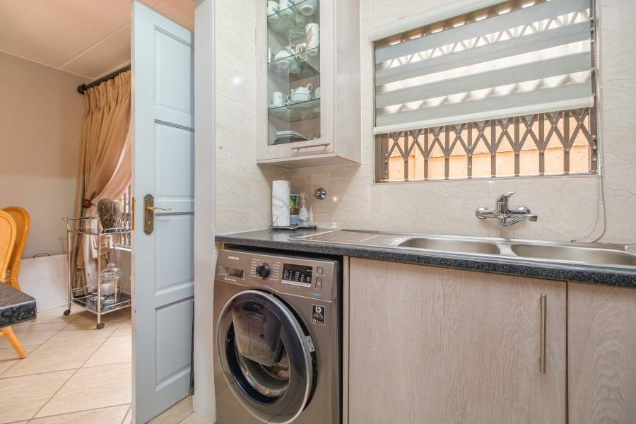 3 Bedroom Property for Sale in Wilgeheuwel Gauteng