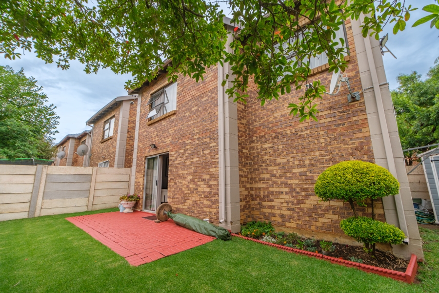 3 Bedroom Property for Sale in Wilgeheuwel Gauteng