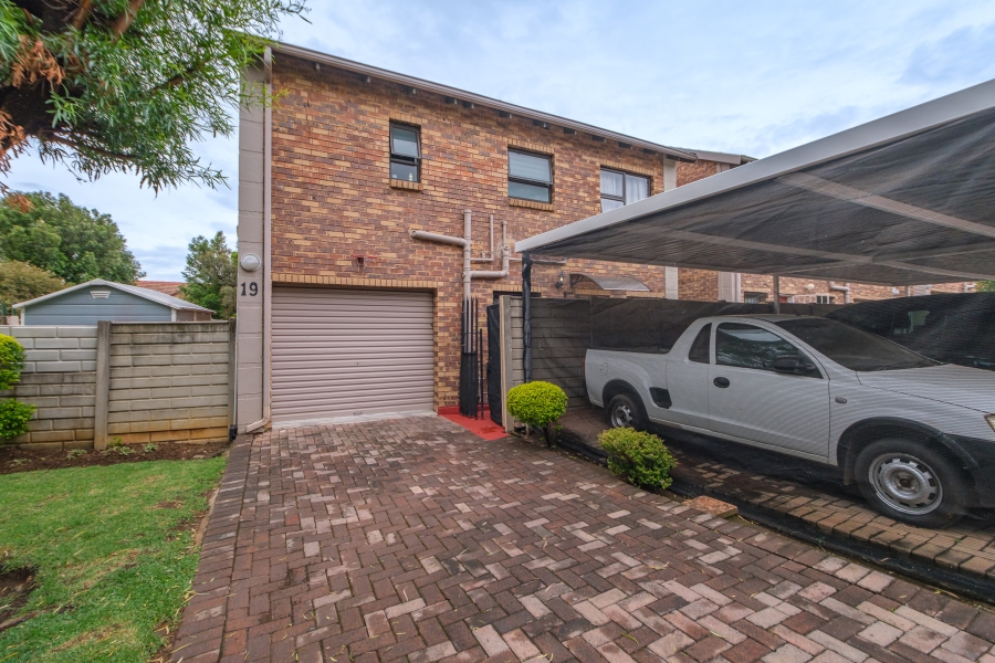 3 Bedroom Property for Sale in Wilgeheuwel Gauteng