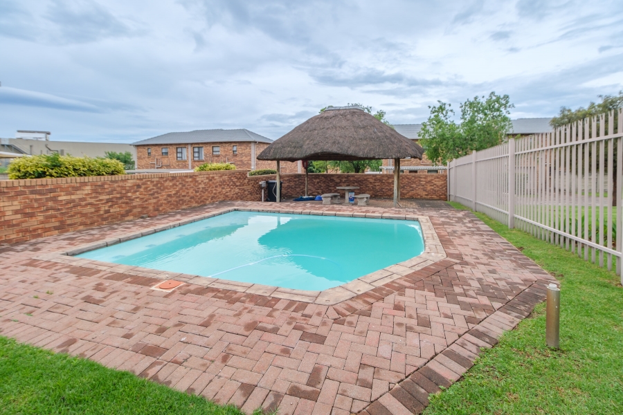 3 Bedroom Property for Sale in Wilgeheuwel Gauteng
