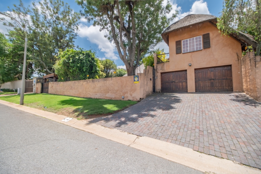 5 Bedroom Property for Sale in Weltevreden Park Gauteng