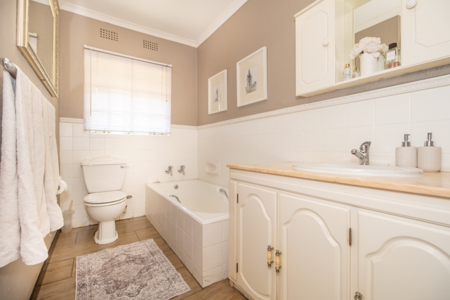 5 Bedroom Property for Sale in Weltevreden Park Gauteng