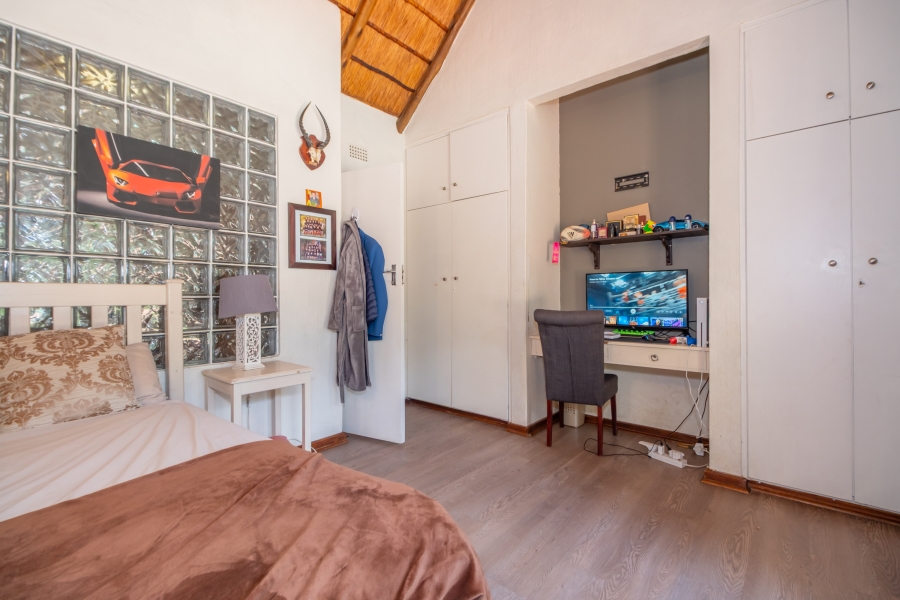 5 Bedroom Property for Sale in Weltevreden Park Gauteng