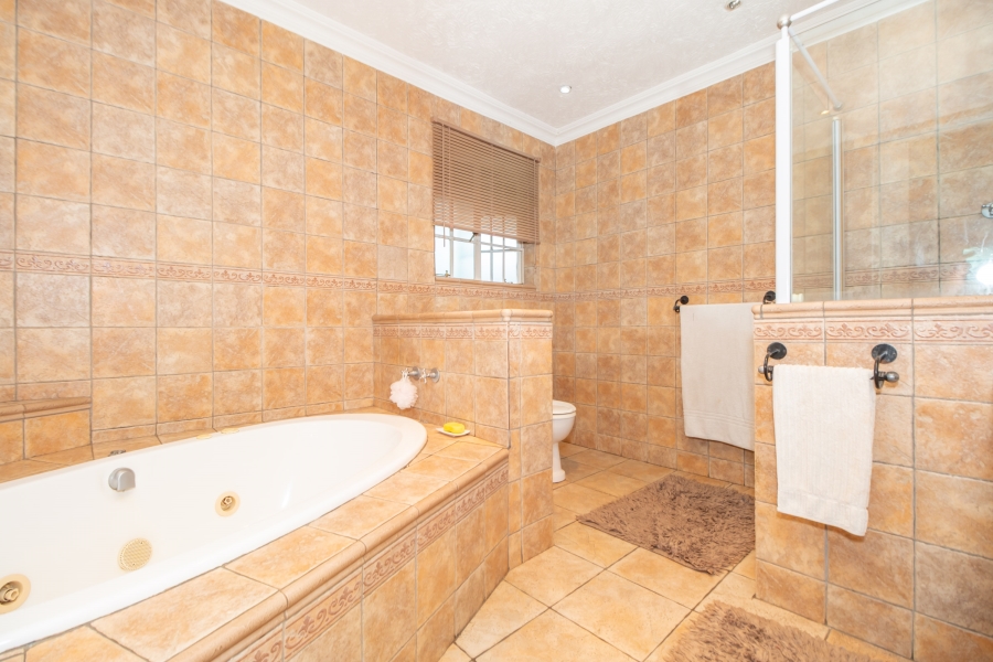 5 Bedroom Property for Sale in Weltevreden Park Gauteng