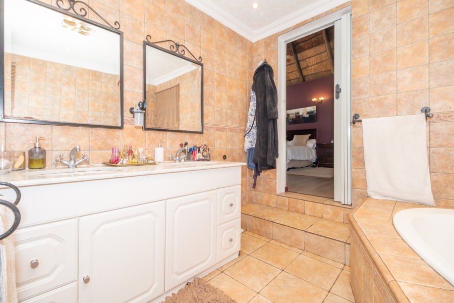 5 Bedroom Property for Sale in Weltevreden Park Gauteng