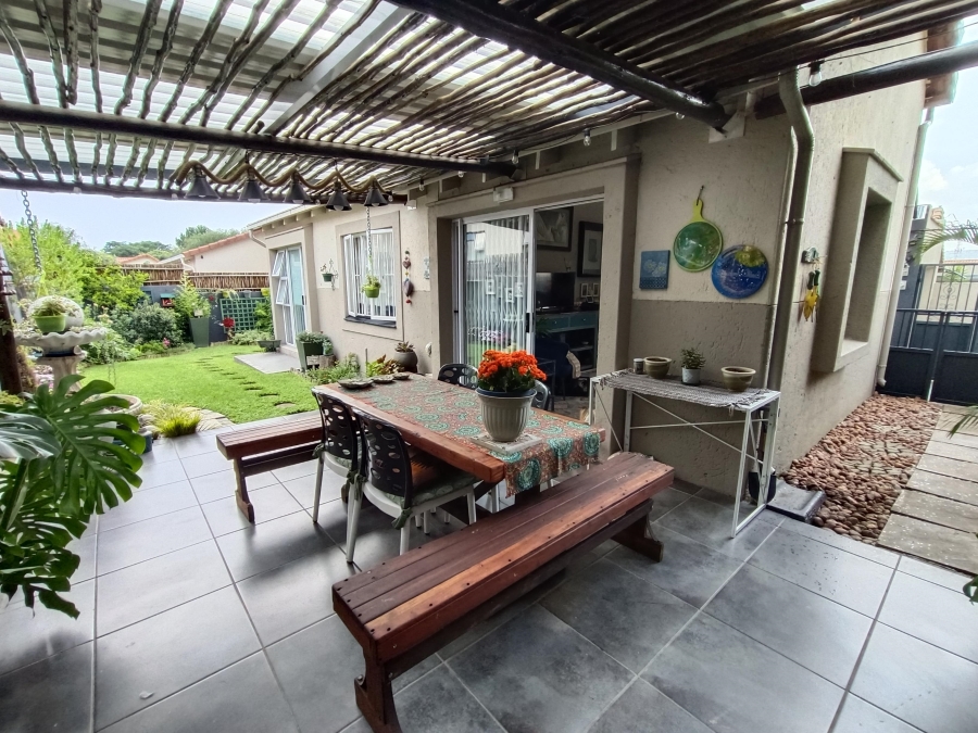 2 Bedroom Property for Sale in Bromhof Gauteng