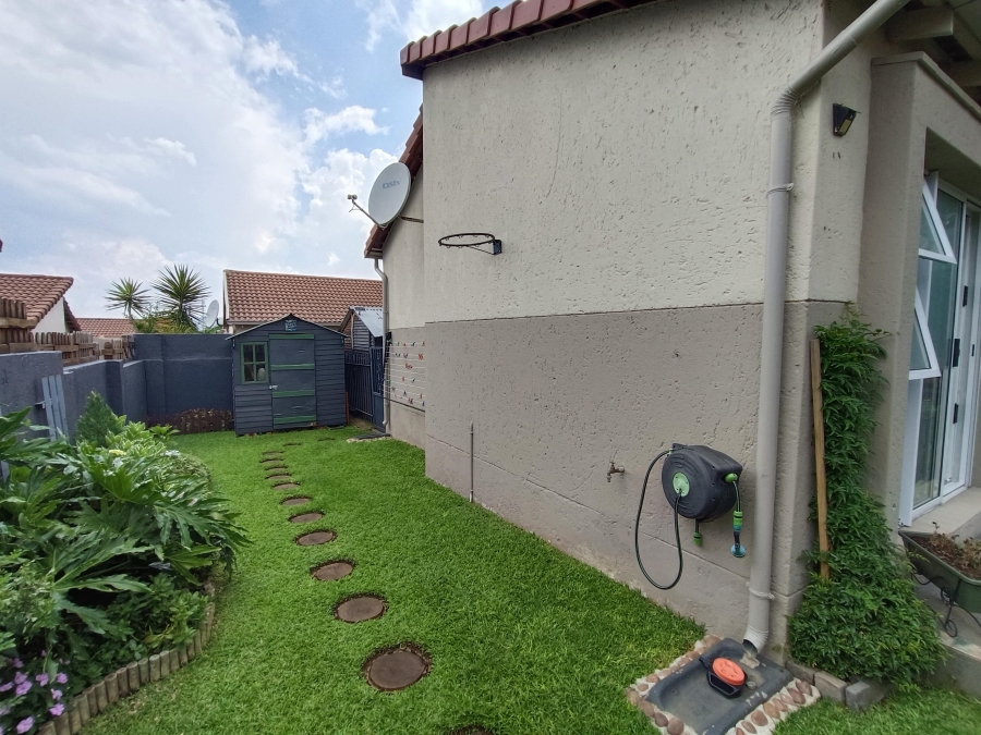2 Bedroom Property for Sale in Bromhof Gauteng