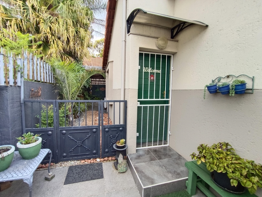 2 Bedroom Property for Sale in Bromhof Gauteng