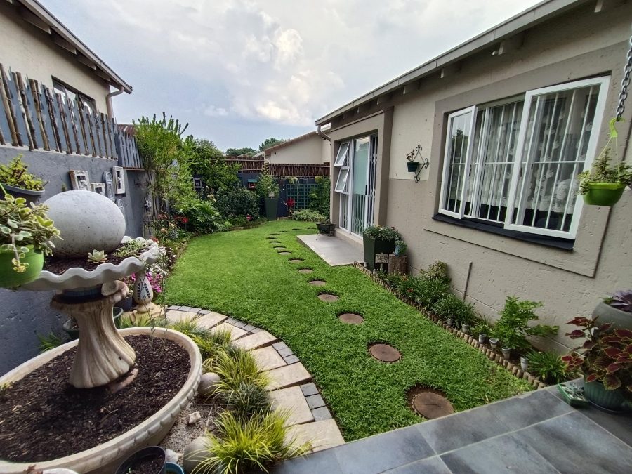 2 Bedroom Property for Sale in Bromhof Gauteng