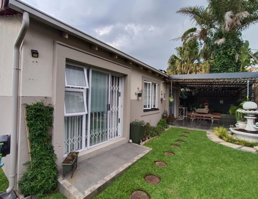 2 Bedroom Property for Sale in Bromhof Gauteng