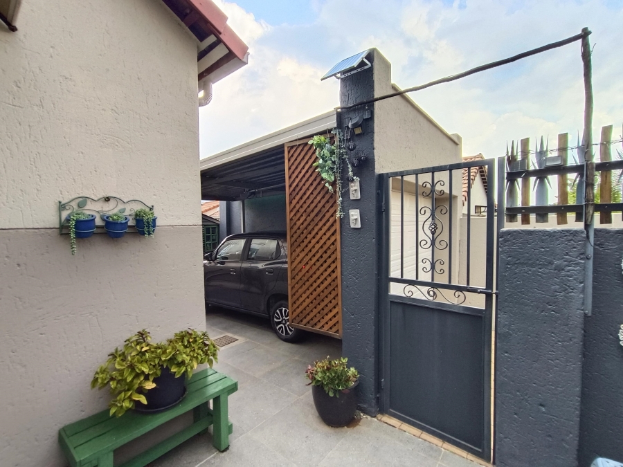 2 Bedroom Property for Sale in Bromhof Gauteng