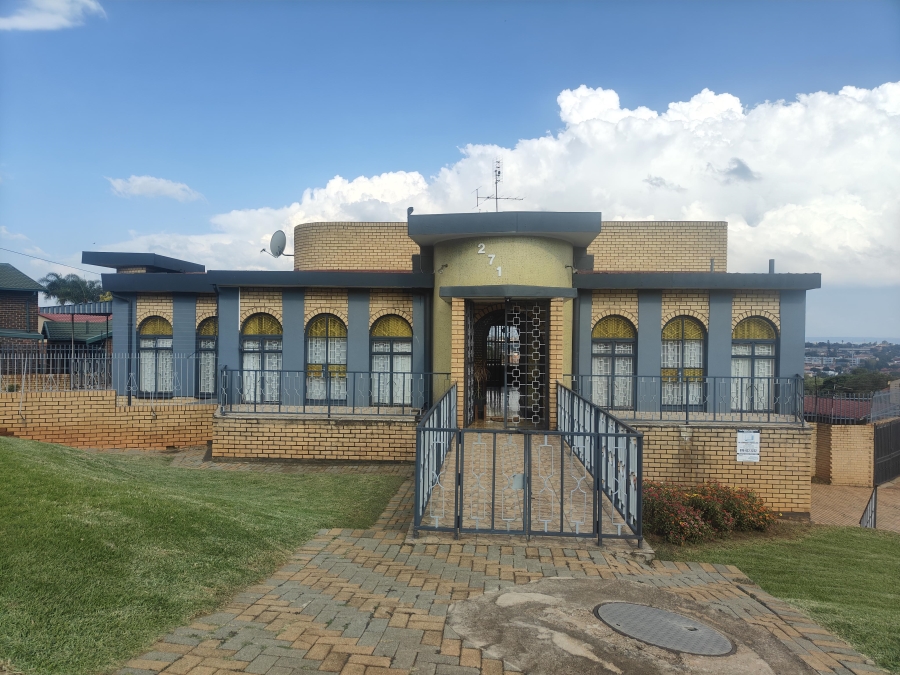 4 Bedroom Property for Sale in Laudium Ext 2 Gauteng
