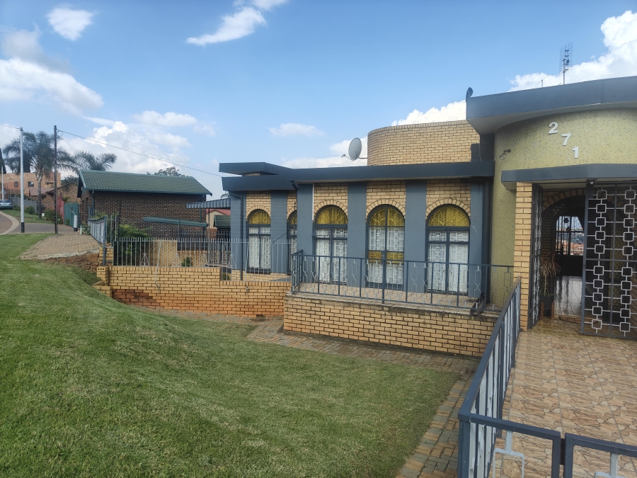 4 Bedroom Property for Sale in Laudium Ext 2 Gauteng