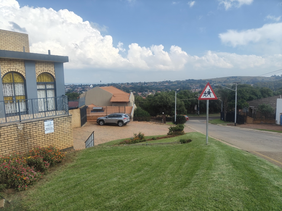 4 Bedroom Property for Sale in Laudium Ext 2 Gauteng