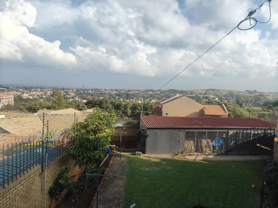 4 Bedroom Property for Sale in Laudium Ext 2 Gauteng