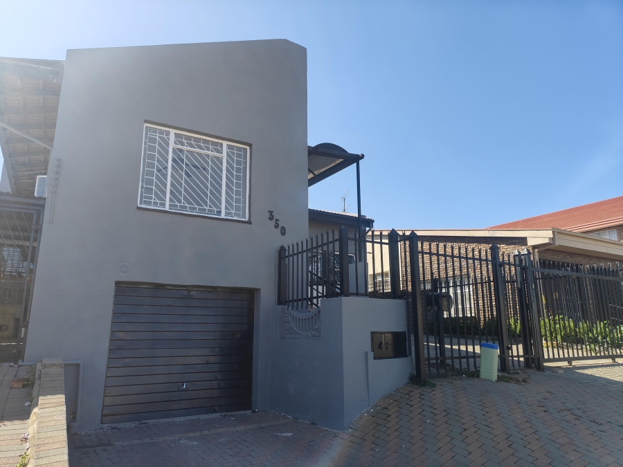 9 Bedroom Property for Sale in Laudium Ext 2 Gauteng