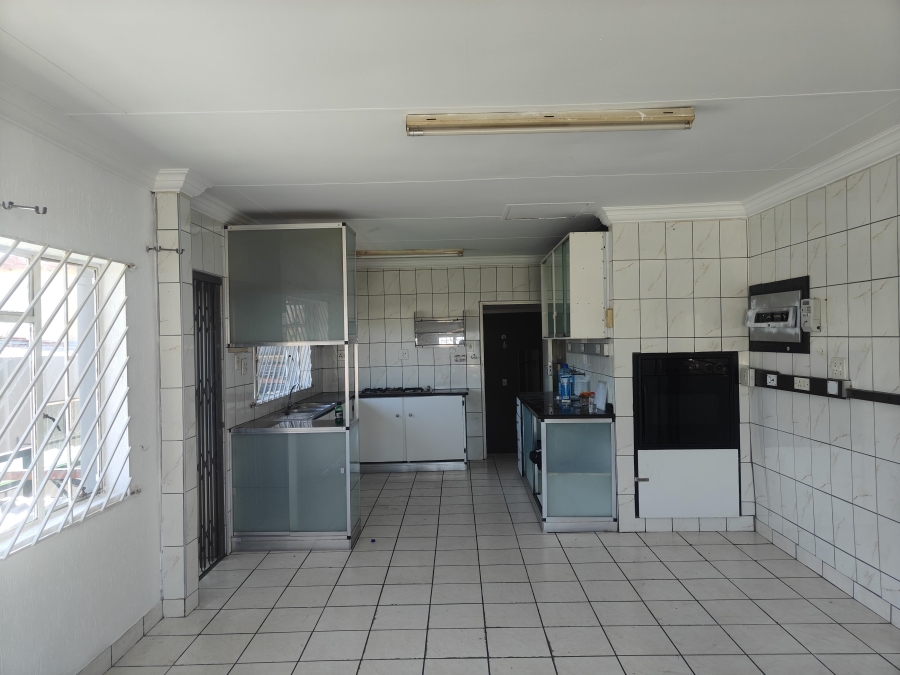 9 Bedroom Property for Sale in Laudium Ext 2 Gauteng