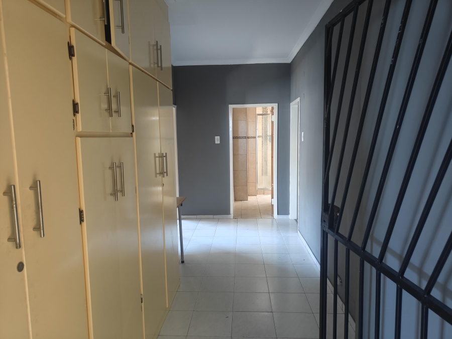9 Bedroom Property for Sale in Laudium Ext 2 Gauteng