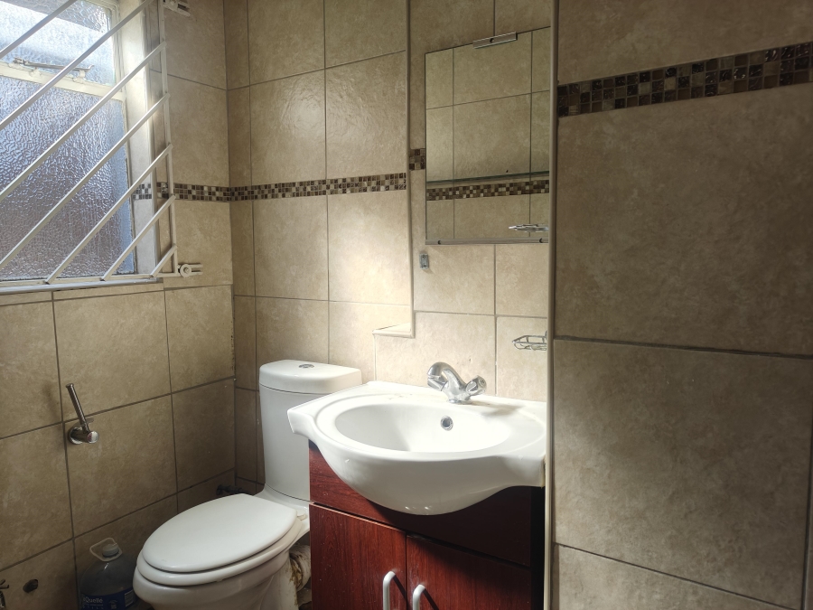 9 Bedroom Property for Sale in Laudium Ext 2 Gauteng