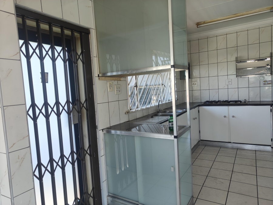9 Bedroom Property for Sale in Laudium Ext 2 Gauteng