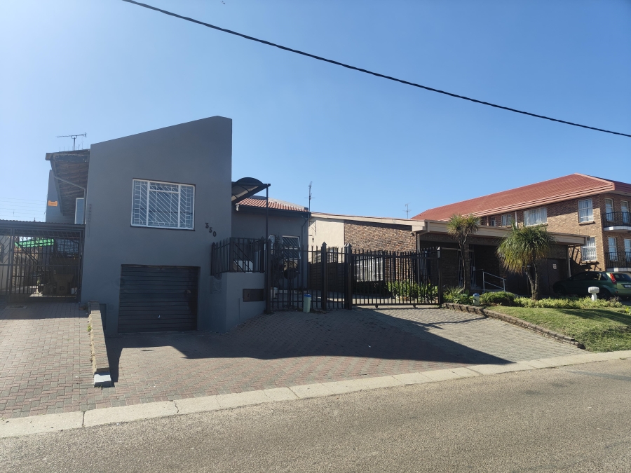 9 Bedroom Property for Sale in Laudium Ext 2 Gauteng