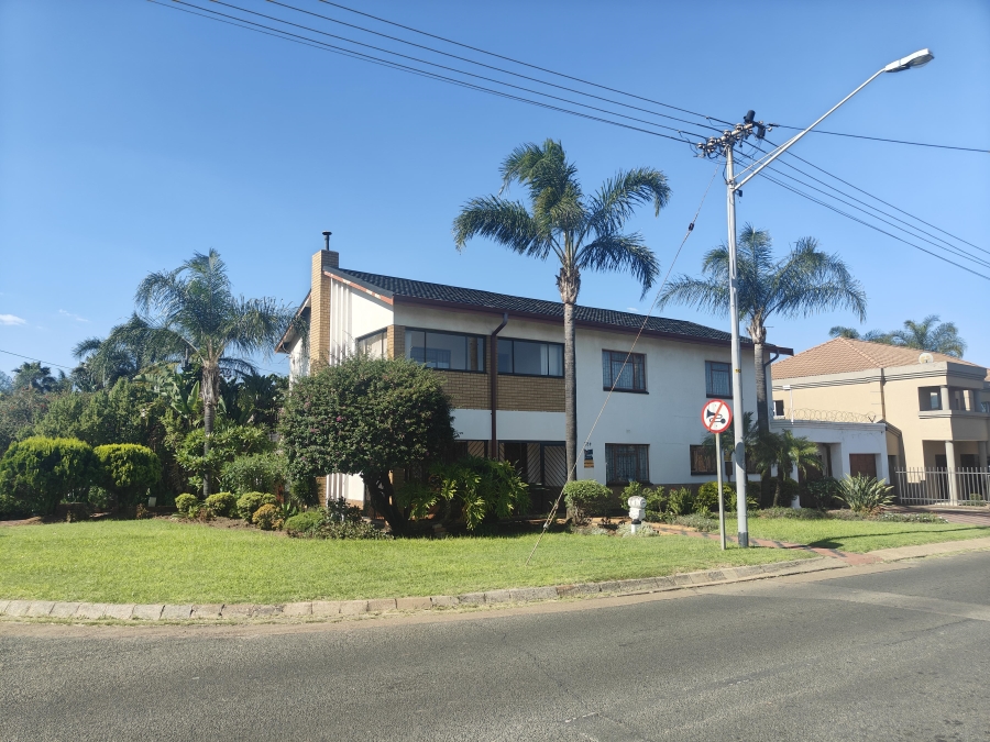 5 Bedroom Property for Sale in Laudium Gauteng