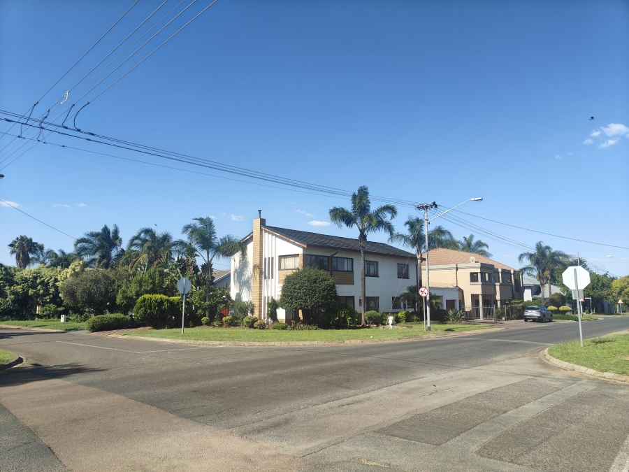 5 Bedroom Property for Sale in Laudium Gauteng