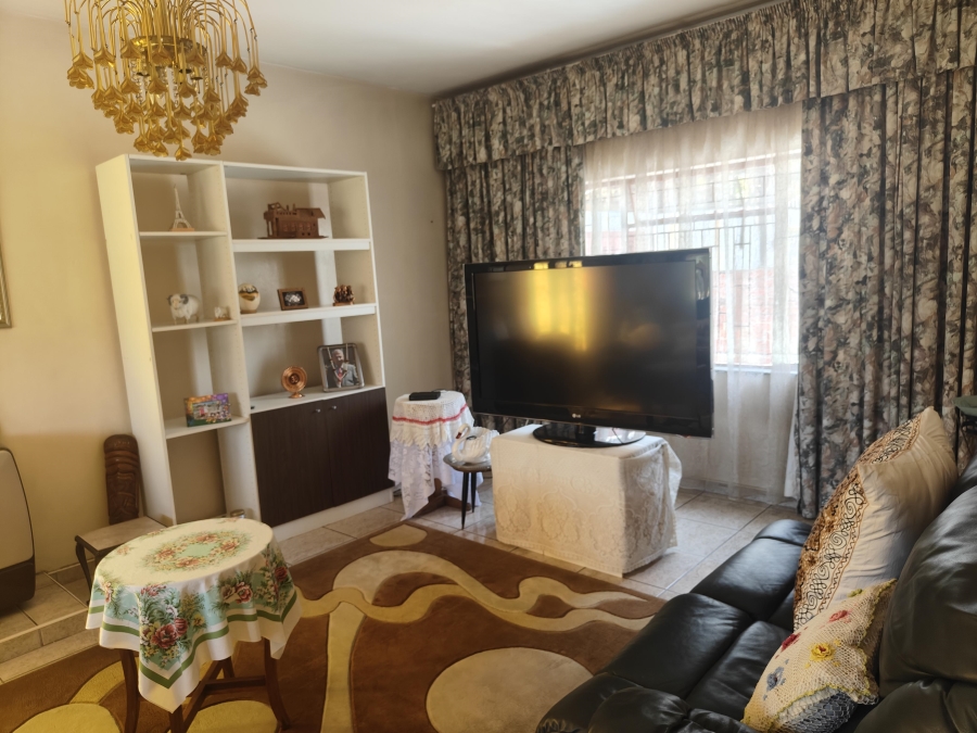 5 Bedroom Property for Sale in Laudium Gauteng