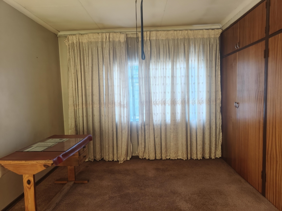 5 Bedroom Property for Sale in Laudium Gauteng