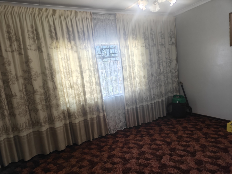 5 Bedroom Property for Sale in Laudium Gauteng