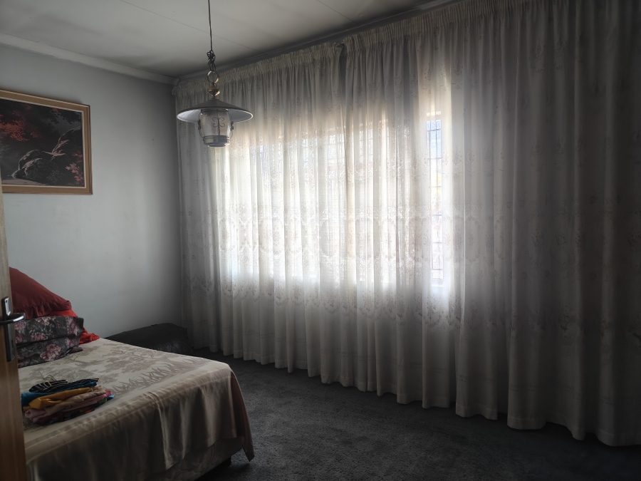 5 Bedroom Property for Sale in Laudium Gauteng