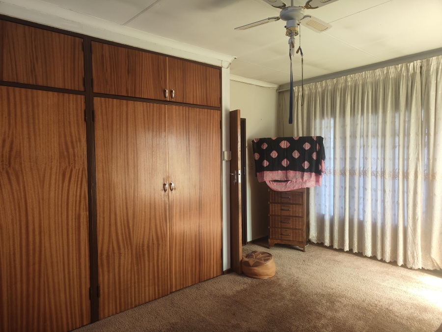 5 Bedroom Property for Sale in Laudium Gauteng